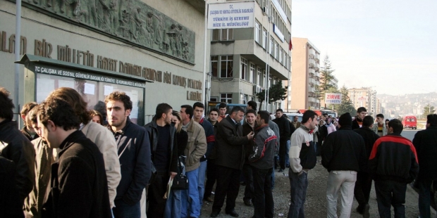 "Türkiye'de işsiz sayısı 5.5 milyonu aştı"