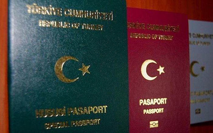 Vizesi olan iş adamları vize lobisine gidiyor
