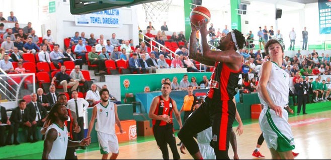Yeşilgiresun Belediyespor: 64 – Muratbey Uşak: 61