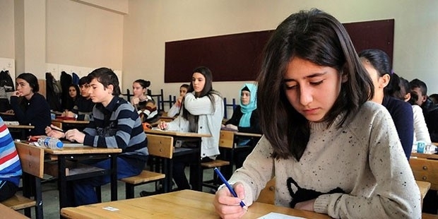 YÖK'ten üniversite sınavına 'rötuş': Siz girin, barajı sonra hesaplarız!