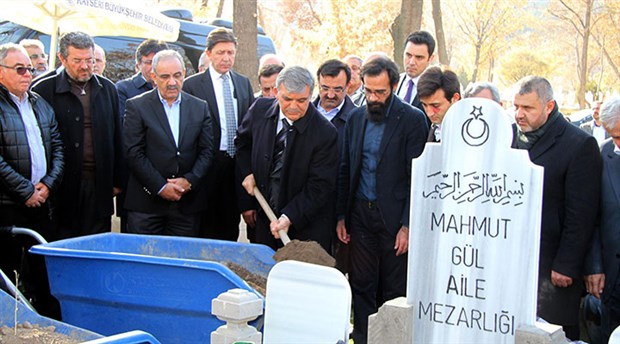 AKP’li yöneticiler Abdullah Gül’ün amcasının cenazesine