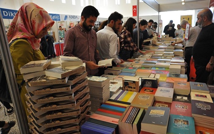 Aydınlık yazarı Önkibar’a kitap fuarında saldırı
