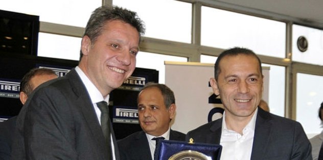 Cüneyt Çakır’a yılın futbol hakemi ödülü