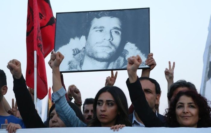 Deniz Gezmiş ve arkadaşlarının idam kararı satıldı