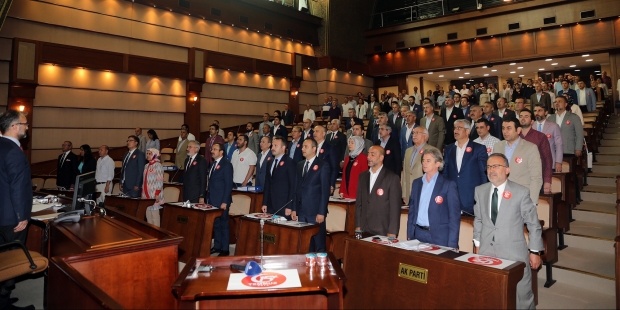 İBB Meclisi'nde gerginlik; CHP'li üyeler salonu terk etti