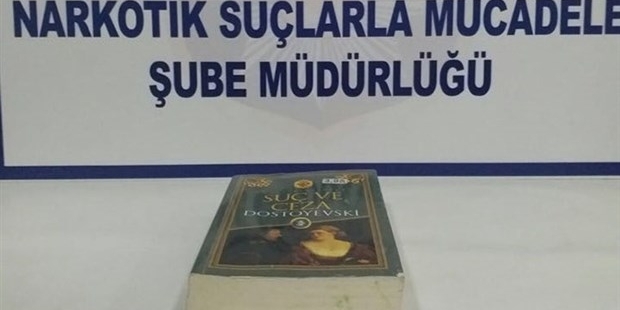 Suç ve Ceza: Kitabın arasına sakladığı 110 uyuşturucu hapla yakalandı; gözaltına alındı