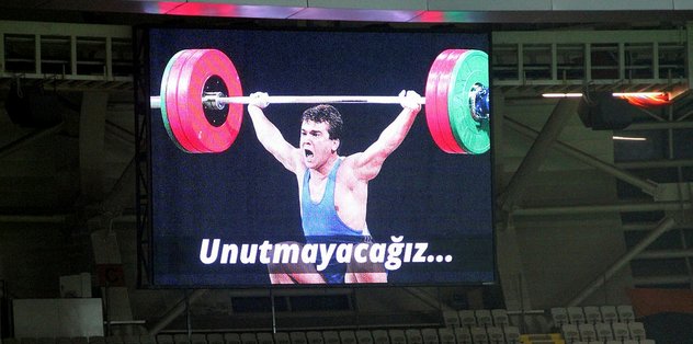 Tüm maçlarda saygı duruşu