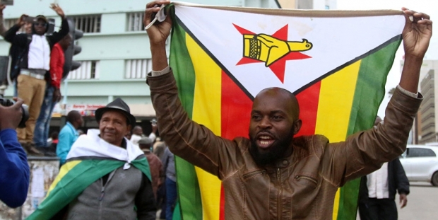 Zimbabve'de askeri müdahale yanlıları sokağa çıktı