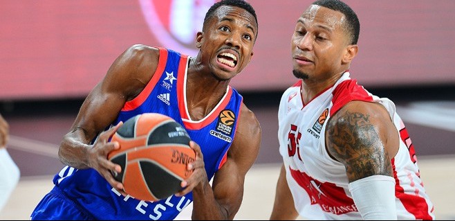 Anadolu Efes: 73 – EA7 Olimpia Milano: 68