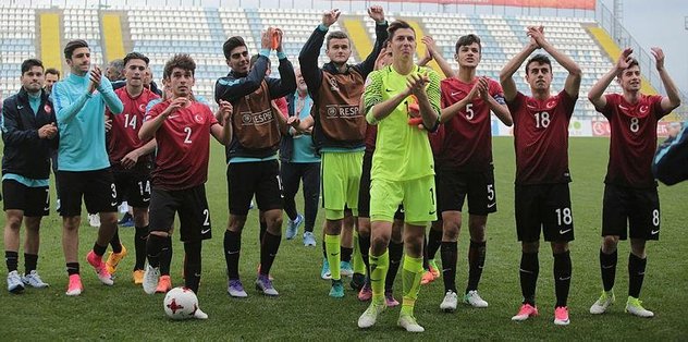 Chelsea, Berke Özer’i tribünden izledi