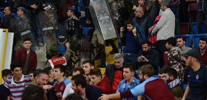 Trabzonspor – Fenerbahçe maçında gerginlik