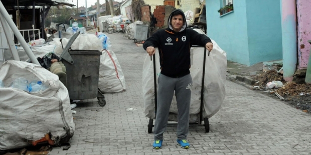 Dünya Şampiyonu Kadir, kağıt toplamaya devam ediyor: Demet Akalın dışında kimse destek vermedi