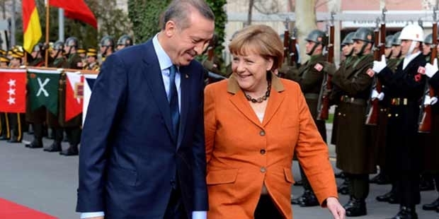 Erdoğan'dan Merkel'e 'Adil Öksüz' teşekkürü