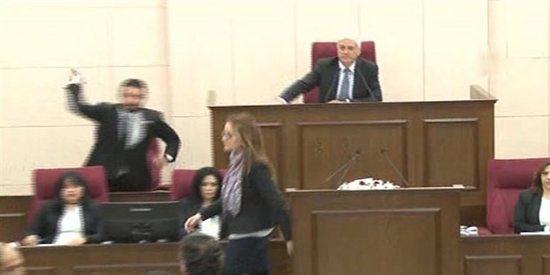 KKTC Meclisi'nde Zeytin Dalı Harekâtı gerginliği