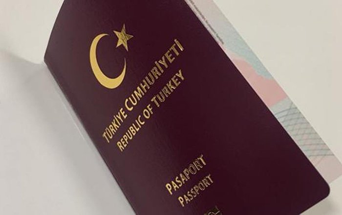 Krasnodar’da bir Türk pasaportundaki sahte mühür yüzünden tutuklandı