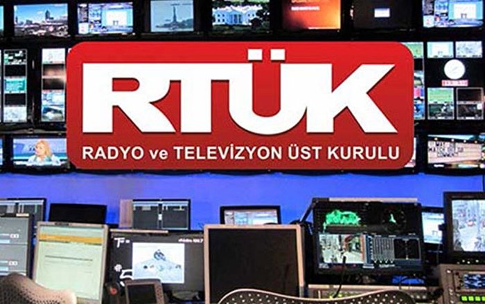 ‘Sokağa çıkanı vursunlar’ diyen sunucu RTÜK’e şikayet edildi