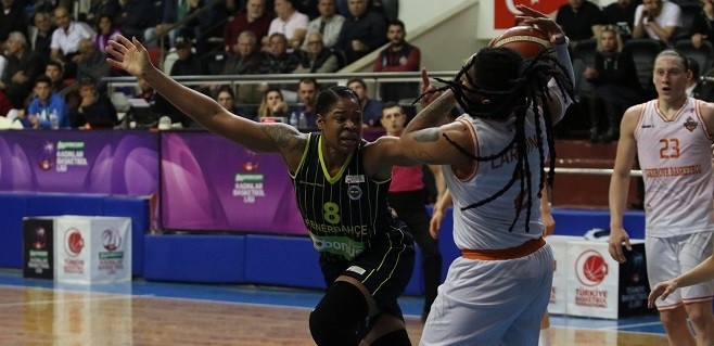 Fenerbahçe son periyotta yıkıldı