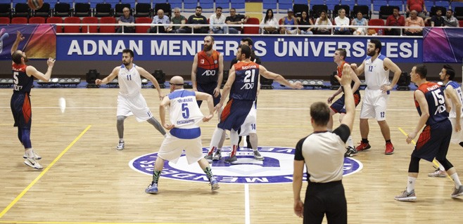 Adnan Menderes Üniversitesi basketbolda zirvede