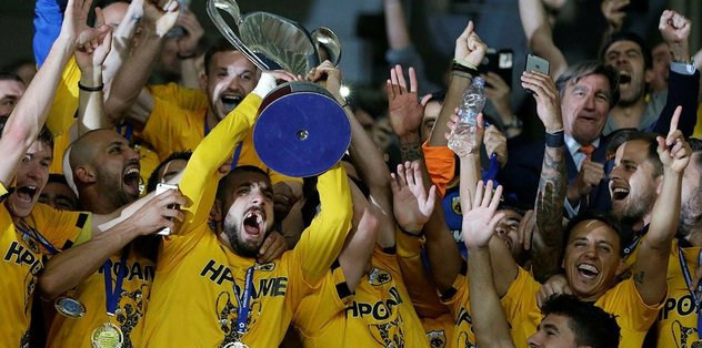 AEK, 24 yıl sonra şampiyonluğa ulaştı