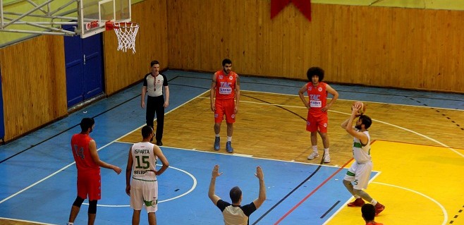 Isparta Belediyesi Basketbol Takımından ilk galibiyet