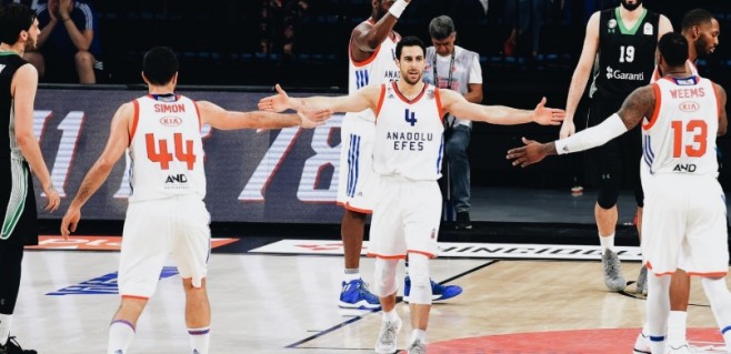 Anadolu Efes – Darüşşafaka maç sonucu: 78-69