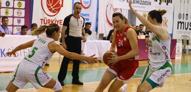 “Bayraklı’nın perileri” Play-Off’ta