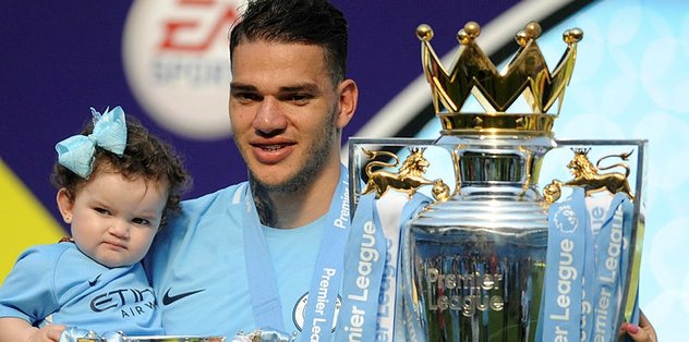 Ederson 2025’e kadar Manchester City’de
