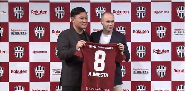 Iniesta, Podolski’nin takım arkadaşı oldu