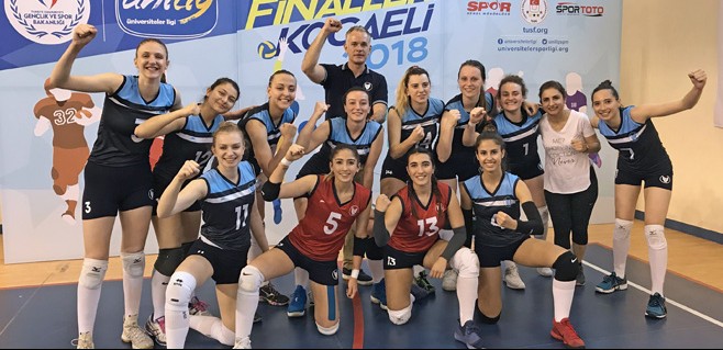 İzmir’e şampiyonluk kupası getirdiler