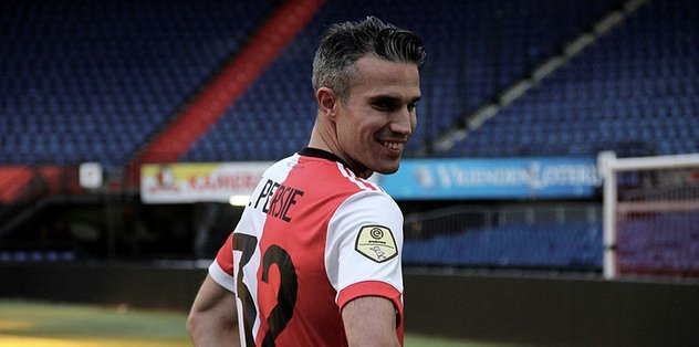Van Persie futbolu bırakmıyor