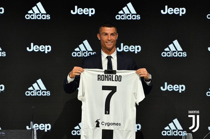 RONALDO JUVENTUS İLE RESMİ SÖZLEŞME İMZALADI