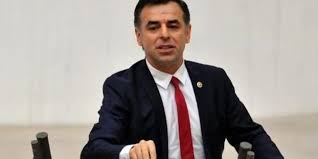AKP ANAYASA DEĞİŞİKLİĞİNE GİDİYOR