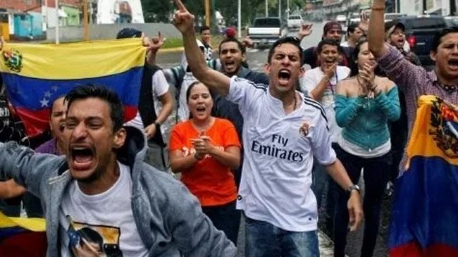 VENEZUELA HALKI AÇLIKTAN BAŞKA ÜLKELERE SIĞINIYOR