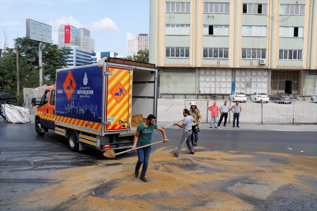 İSTANBUL’DA KİMYASAL ALARM! CADDE KAPATILDI YARALILAR VAR