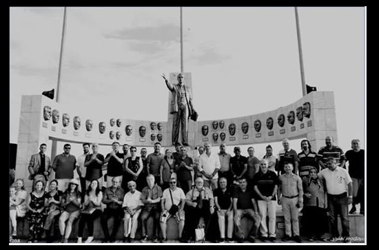 İZMİR’DE ATATÜRK VE YEREL YÖNETCİLER ANITI’NIN YIKILDIĞI İDDİA EDİLDİ