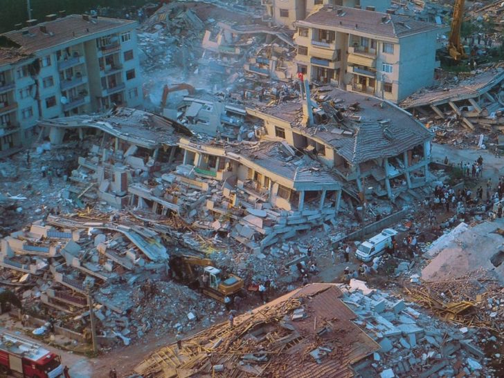 DEPREM ESNASINDA İSTANBULLULAR NE YAPACAK?