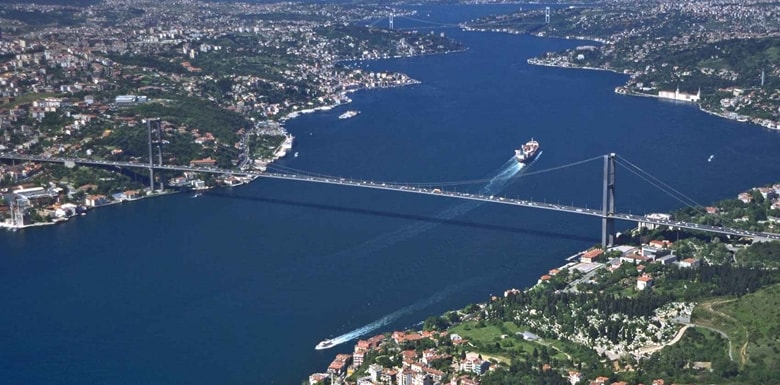 BOĞAZ’DAN SURİYE GEMİSİ GEÇTİ!