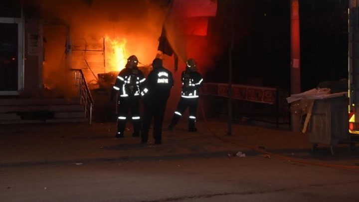 İSTANBUL ESENYURT’TA FABRİKA YANGINI