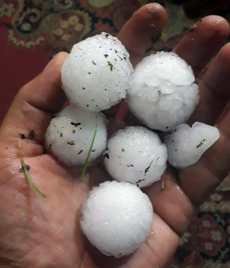 KASTAMONU’DA 20 DAKİKALIK DOLU YAĞIŞI ARAÇLARA VE EVLERE ZARAR VERDİ
