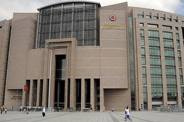 YÜZLERCE AVUKAT SAVUNMA MAKAMINDAN MAHKUM DURUMUNA DÜŞTÜ