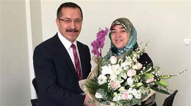 REKTÖR PES ETMİYOR :EŞİNİ İKİNCİ KEZ ATADI