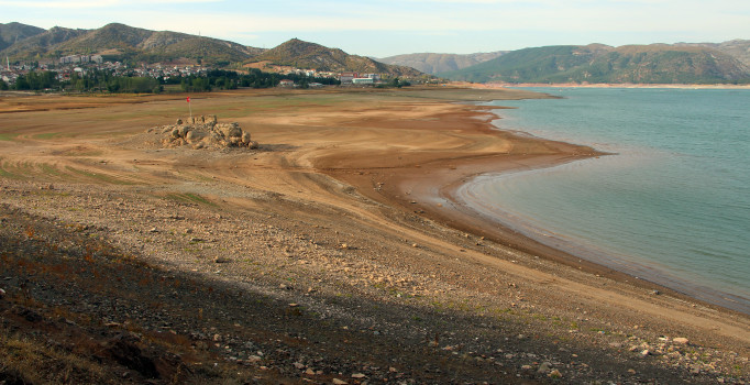ALMUS  BARAJIN’DA SULAR  110 METRE ÇEKİLDİ