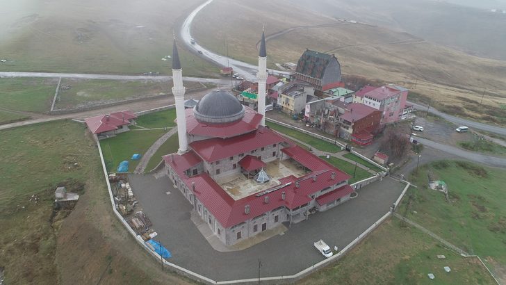 TRABZON’UN ÇAYKARA İLÇESİNDEKİ  SULTAN MURAD HAN YAYLASI’NA  12 MİLYON LİRALIK CAMİİ YAPILDI