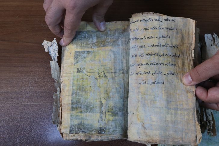 OPERASYON SONUCU 13.YY’DAN KALMA İBRANİCE YAZILI KİTAP ELE GEÇİRİLDİ