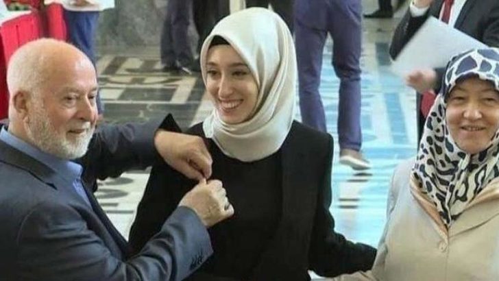 AKP’Lİ İSİM DE EMEKLİLİK YAŞINA TAKILDI