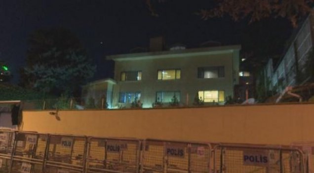 SUUDİ KONSOLOSLUĞUNDAKİ  KİLİTLİ KAPILARI AÇMAK İÇİN 3 KİŞİ GELDİ