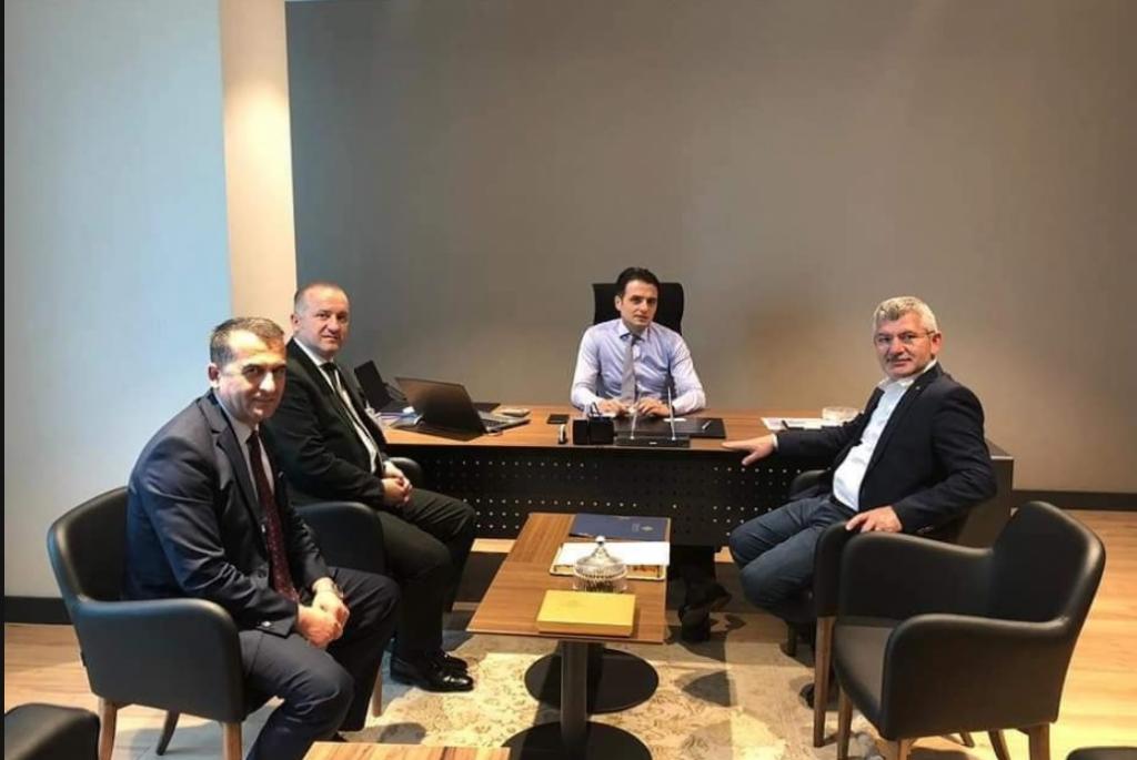 KAMUDA YANDAŞ ATAMALAR DURMUYOR