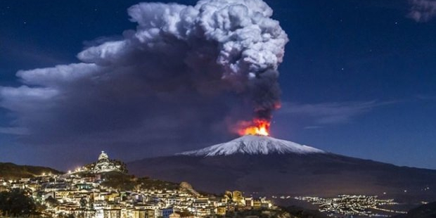 ETNA YANARDAĞI DENİZE KAYIYOR: AKDENİZ’DE TSUNAMİ RİSKİ YARATIYOR
