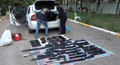 OTOMOBİLDEN CEPHANELİK  ÇIKTI