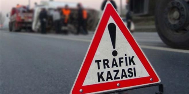 OTOMOBİL ŞARAMPOLE DEVRİLDİ: 1 ÖLÜ, 4 YARALI
